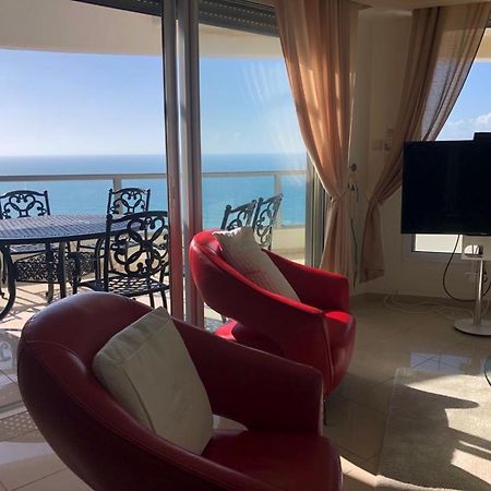 Sky Home Luxury Apartment With Sea View 巴特亚姆 外观 照片