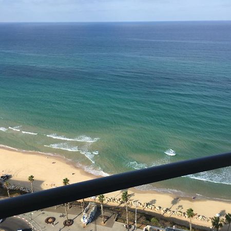 Sky Home Luxury Apartment With Sea View 巴特亚姆 外观 照片