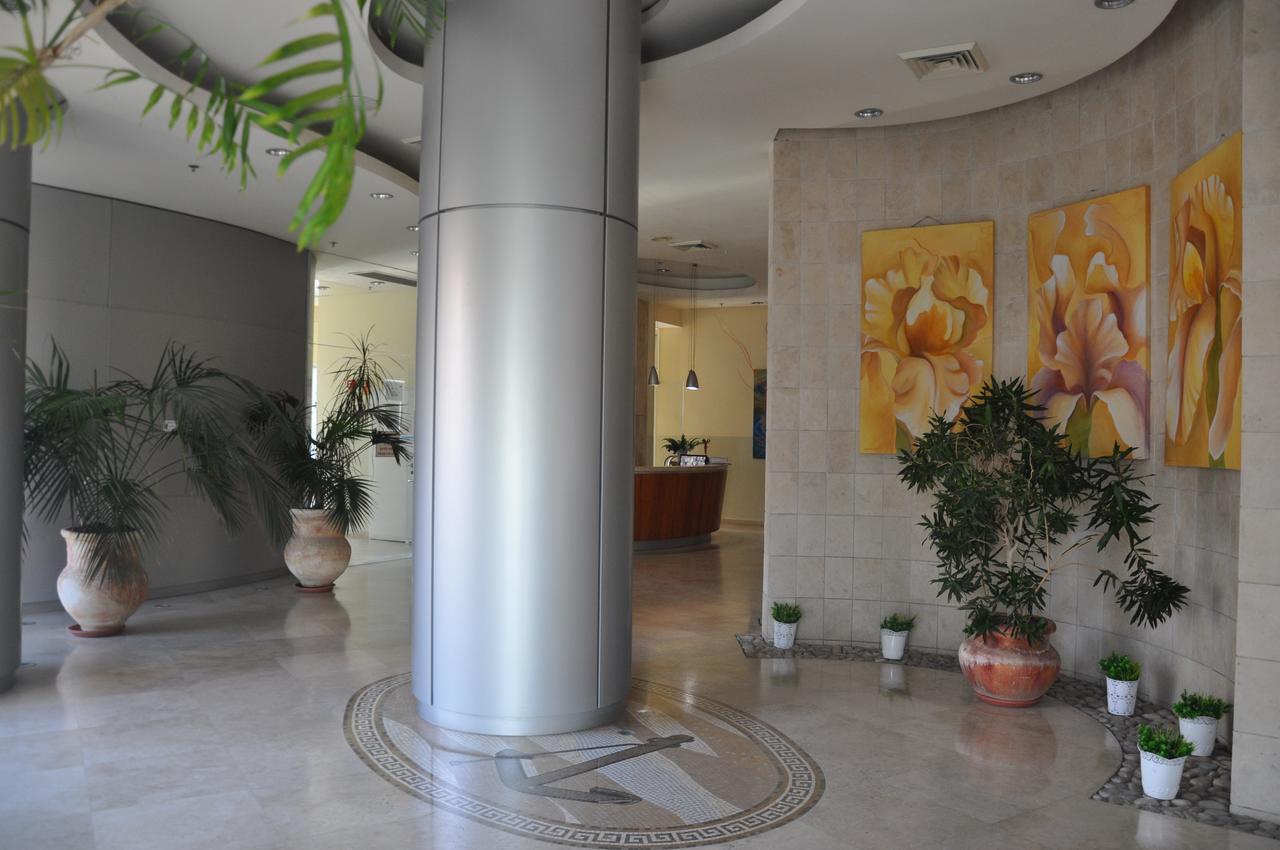 Sky Home Luxury Apartment With Sea View 巴特亚姆 外观 照片