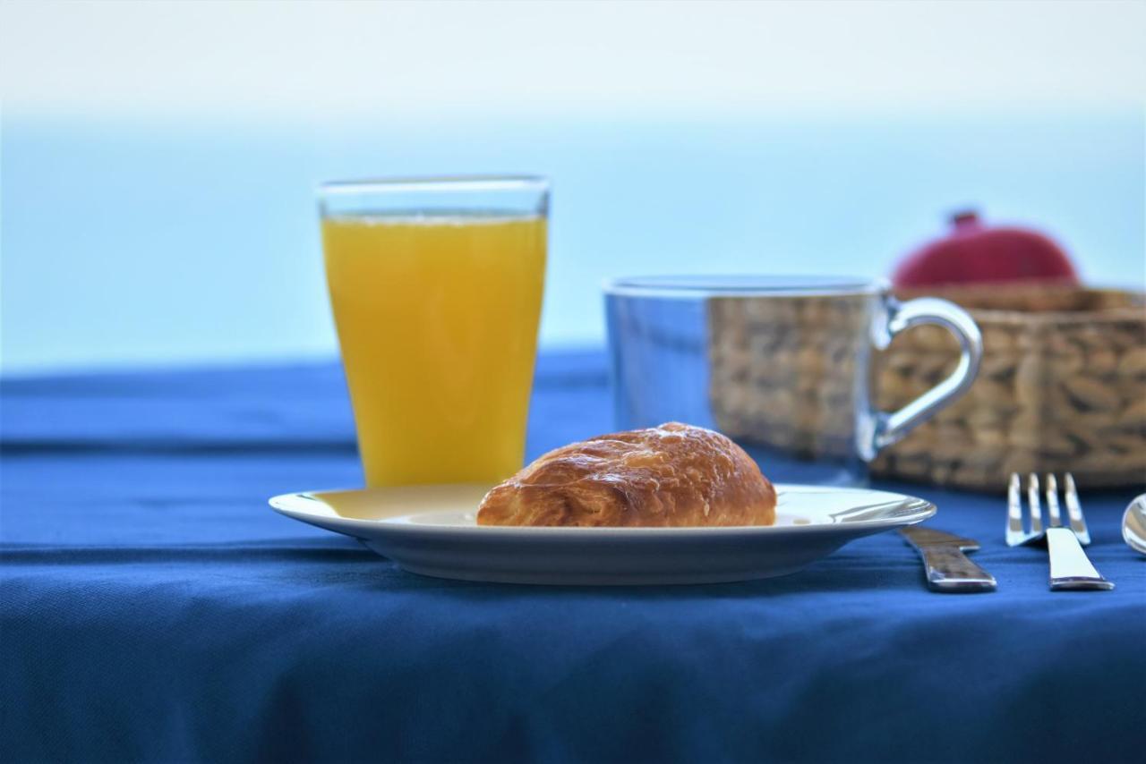Sky Home Luxury Apartment With Sea View 巴特亚姆 外观 照片