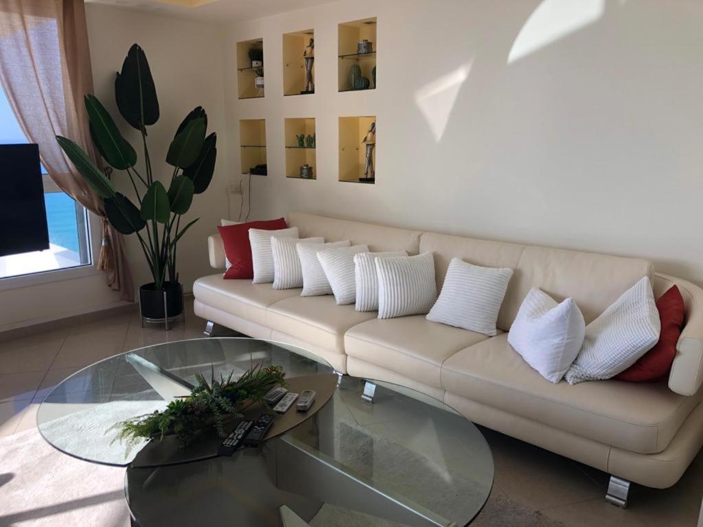 Sky Home Luxury Apartment With Sea View 巴特亚姆 外观 照片