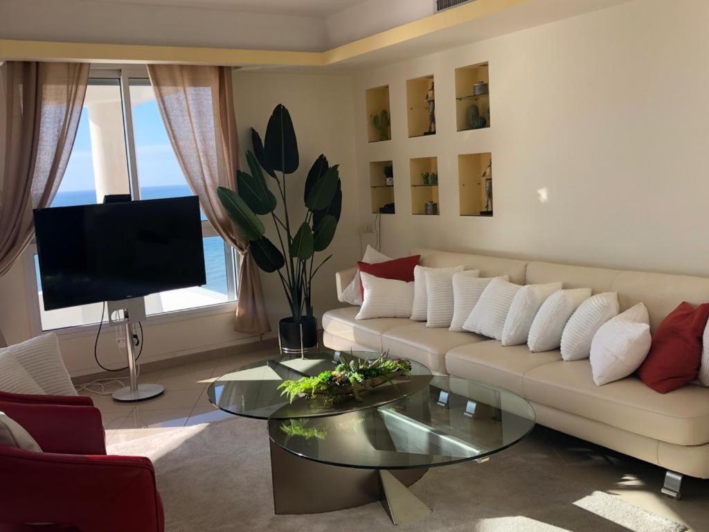 Sky Home Luxury Apartment With Sea View 巴特亚姆 外观 照片