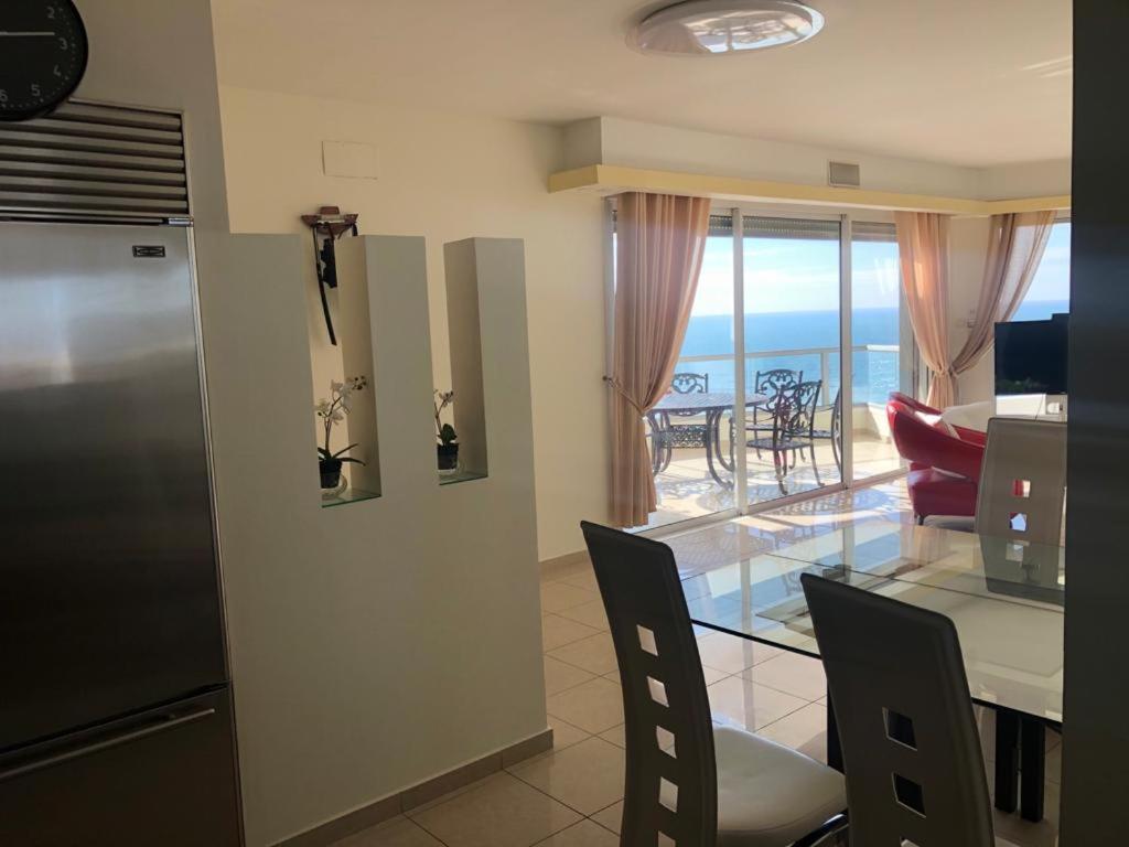 Sky Home Luxury Apartment With Sea View 巴特亚姆 外观 照片