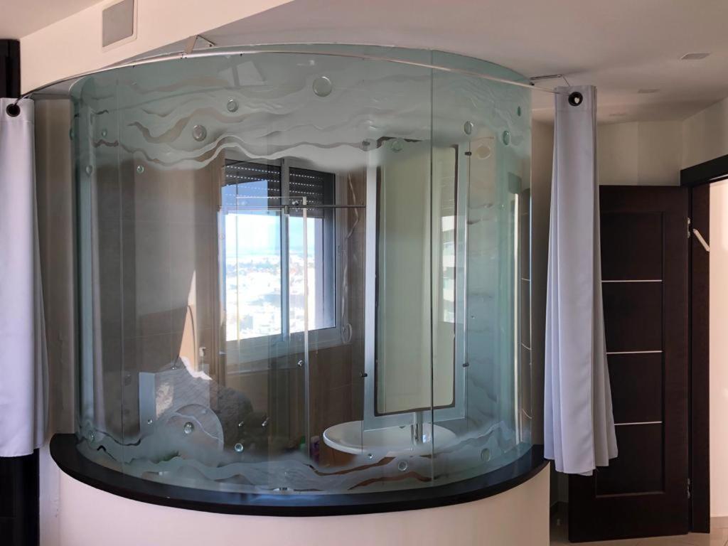 Sky Home Luxury Apartment With Sea View 巴特亚姆 外观 照片