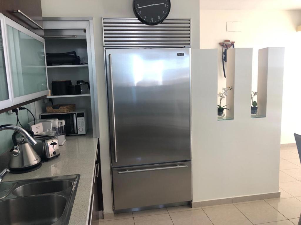 Sky Home Luxury Apartment With Sea View 巴特亚姆 外观 照片