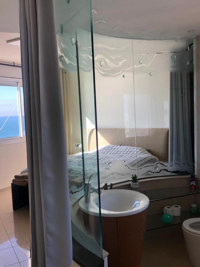 Sky Home Luxury Apartment With Sea View 巴特亚姆 外观 照片