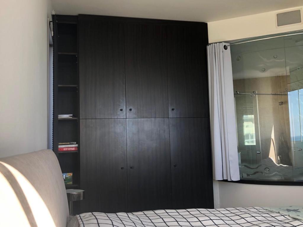 Sky Home Luxury Apartment With Sea View 巴特亚姆 外观 照片
