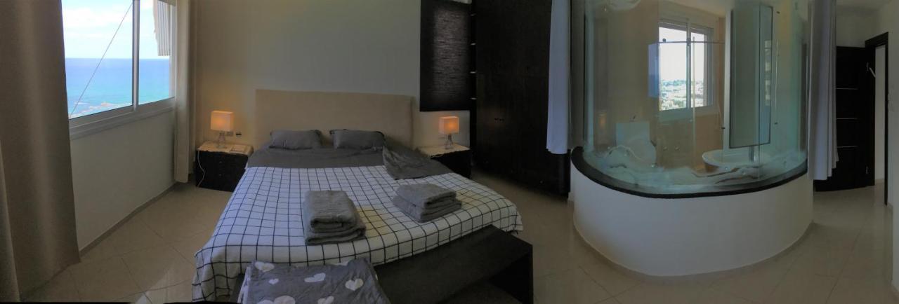 Sky Home Luxury Apartment With Sea View 巴特亚姆 外观 照片