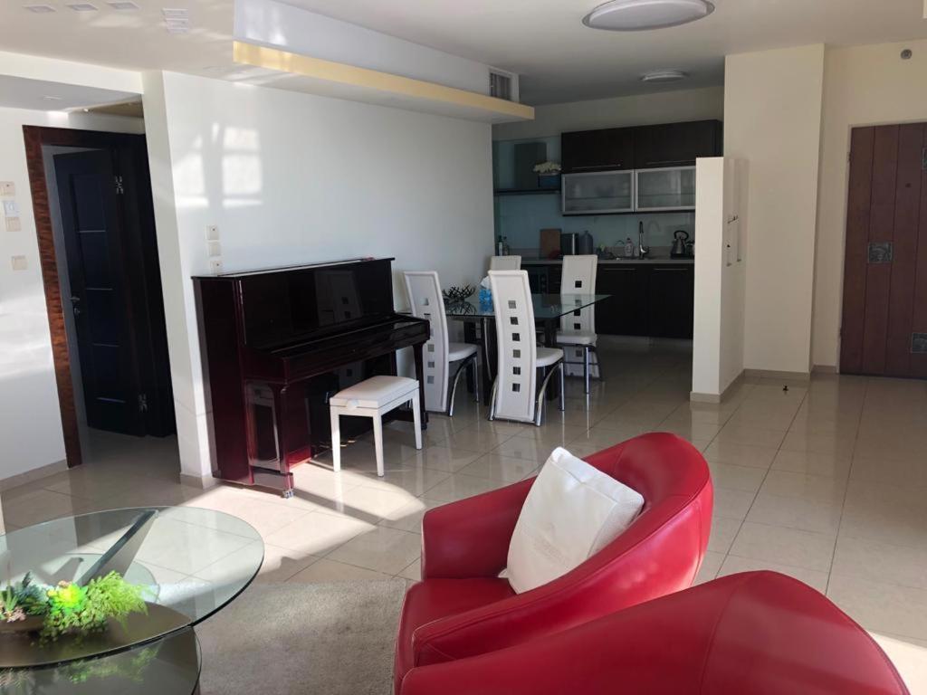 Sky Home Luxury Apartment With Sea View 巴特亚姆 外观 照片