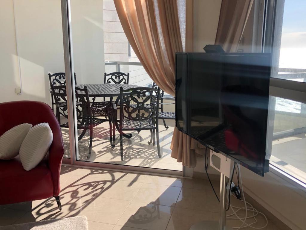 Sky Home Luxury Apartment With Sea View 巴特亚姆 外观 照片