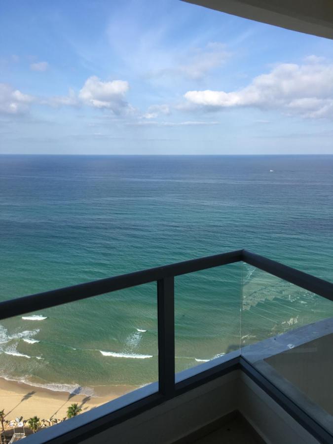 Sky Home Luxury Apartment With Sea View 巴特亚姆 外观 照片