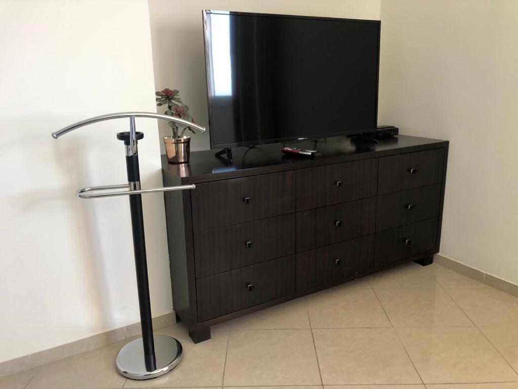 Sky Home Luxury Apartment With Sea View 巴特亚姆 外观 照片