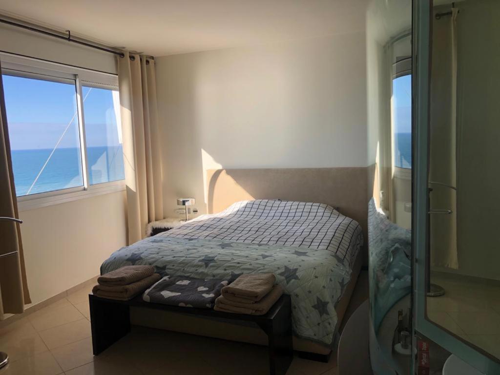 Sky Home Luxury Apartment With Sea View 巴特亚姆 外观 照片