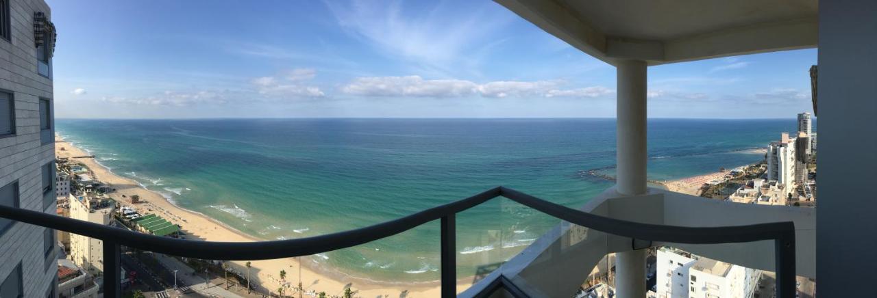 Sky Home Luxury Apartment With Sea View 巴特亚姆 外观 照片